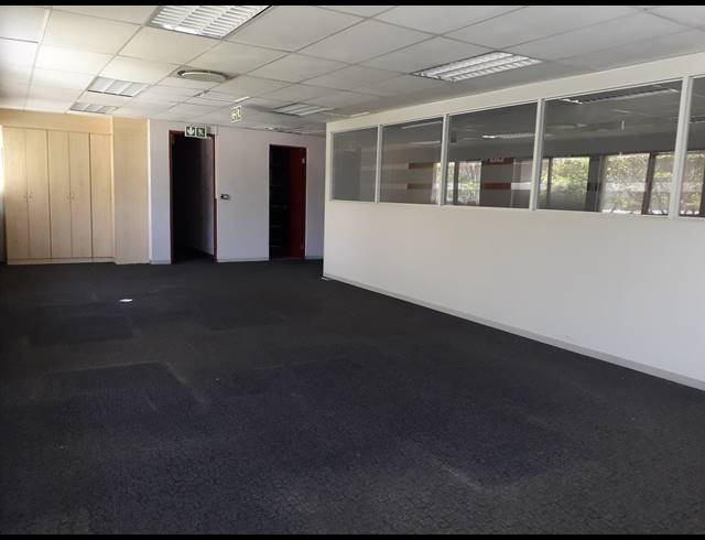 1,172M² BUSINESS TO LET IN IRENE